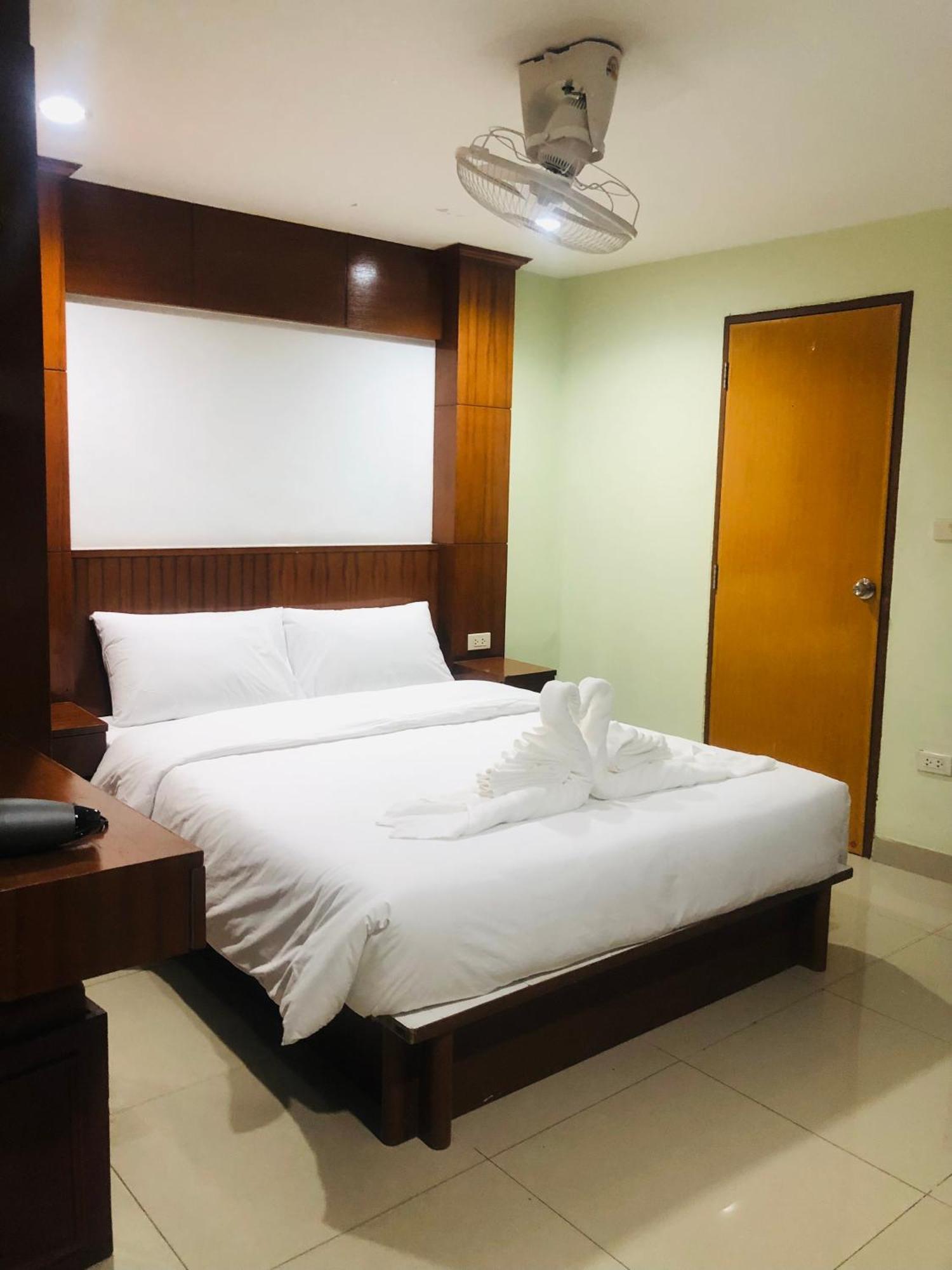Royal Star Suites Pattaya Exterior foto